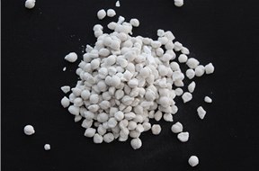 到了冬天，很多市政和單位采購(gòu)融雪劑，那么讓我們來(lái)了解下融雪劑和工業(yè)鹽的區(qū)別